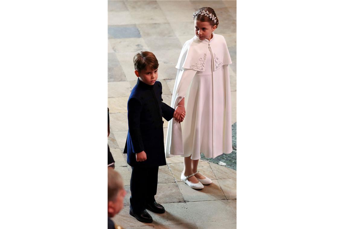Bei der Krönung von König Charles III. im Jahr 2023 zog Louis brav an der Hand seiner Schwester Charlotte in die Westminster Abbey ein, ...