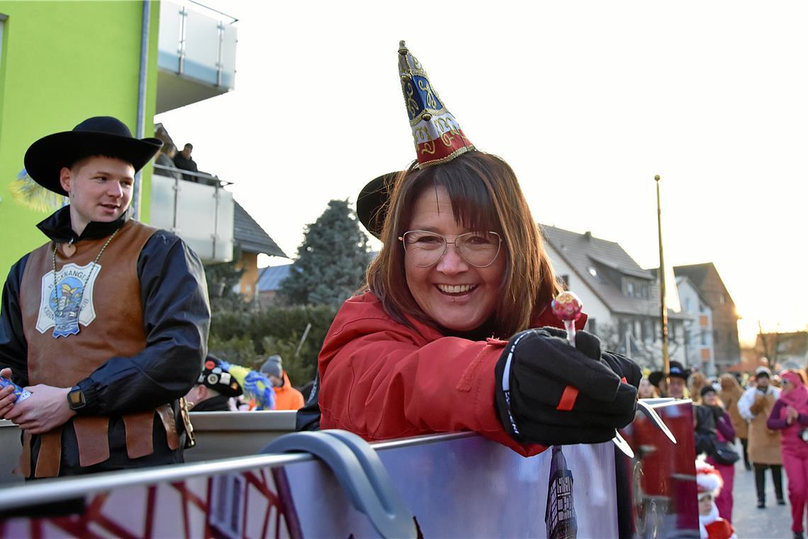 BKC-Präsidentin Gabi Kallfaß auf dem Wagen des Backnanger Karnevalclub.  66-Jahr...