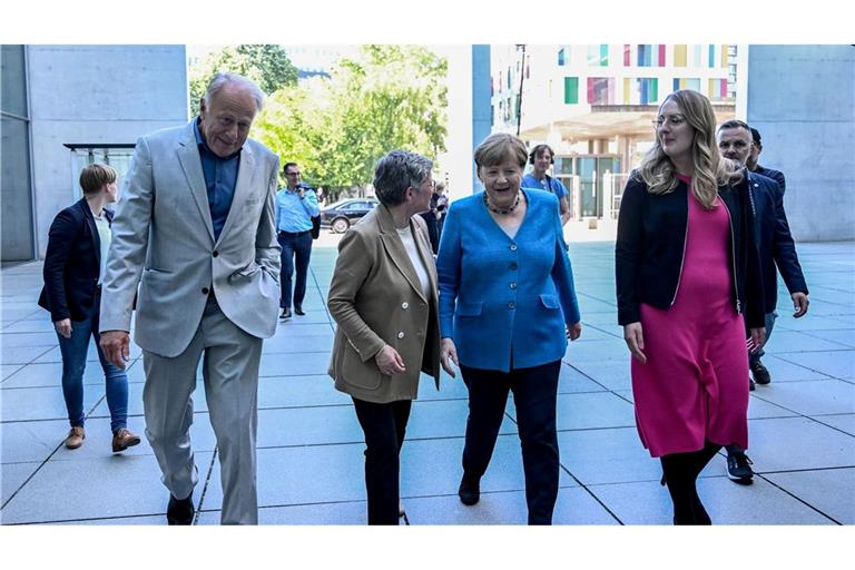 Die ehemalige Bundeskanzlerin Angela Merkel kommt zur Abschiedsfeier für den Bundestagsabgeordneten Jürgen Trittin.
