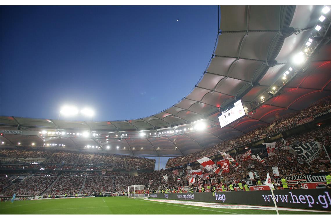 Die MHP-Arena ist zur steten Feierzone geworden. Der VfB Stuttgart begeistert sportlich nicht nur die eigenen Fans. Die MHP-Arena ist zur steten Feierzone geworden. Der VfB Stuttgart begeistert sportlich nicht nur die eigenen Fans.