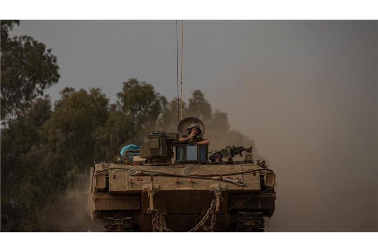 Ein gepanzerter Mannschaftstransportwagen der israelischen Armee. Israels Streitkräfte haben sich im Norden des Gazastreifens mit der islamistischen Hamas erneut schwere Kämpfe geliefert (Archivbild).