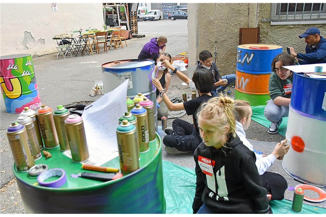 Graffiti-Workshop von ADKRU aus Backnang im Murrpott: Zwölf Teilnehmer setzen ih...