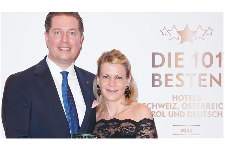 Hannes und Britta Bareiss vom Hotel Bareiss in Baiersbronn freuen sich über die Auszeichnung als bestes kulinarisches Hotel im Luxussegment.