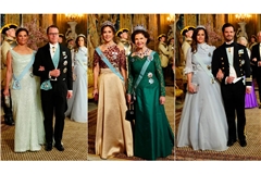 Im großen Ornat (von links): Kronprinzessin Victoria, Prinz Daniel, Königin Mary, Königin Silvia, Prinzessin Sofia und Prinz Carl Philip.