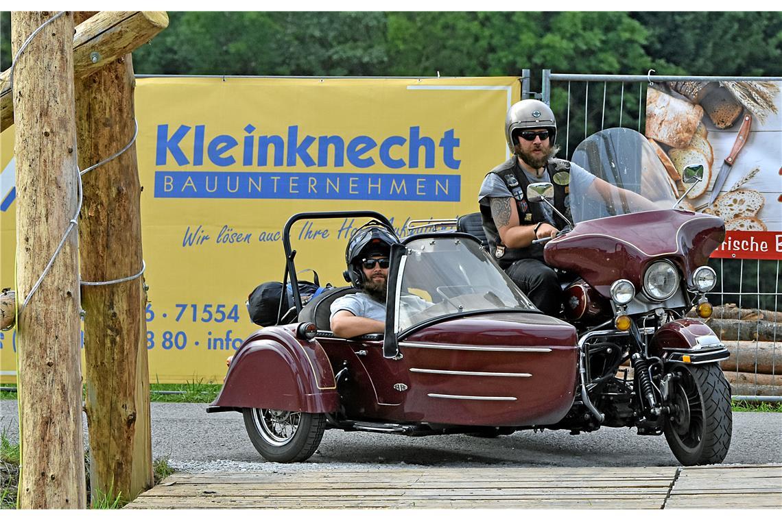 Motorrad mit Beiwagen auf dem 17. Motorradtreffen des MC Trailhof in Auenwald. S...