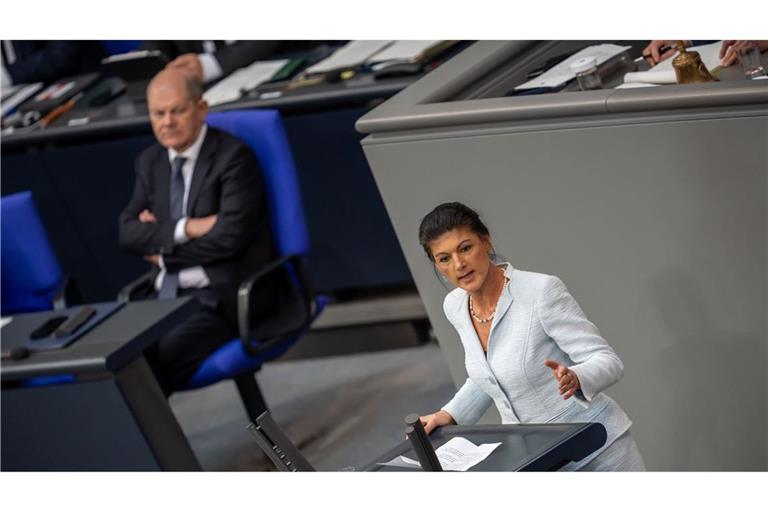 Olaf Scholz und Sahra Wagenknecht im Bundestag.
