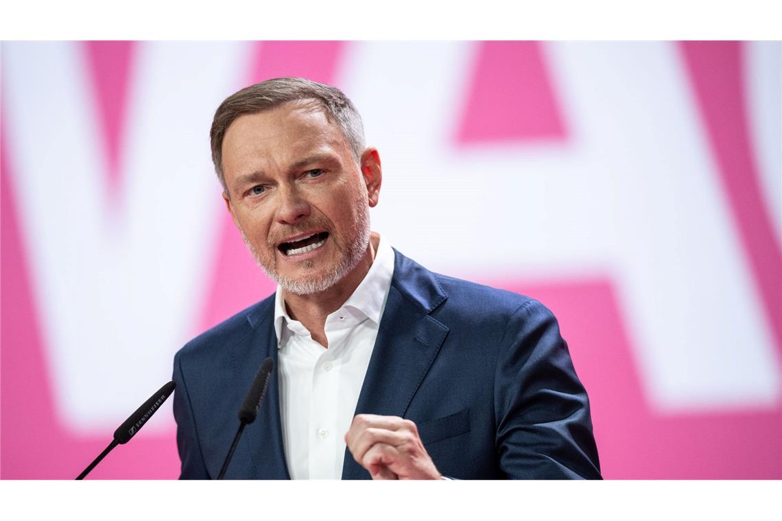 Parteichef Christian Lindner fordert auf dem Parteitag der FDP in Berlin die Ampel-Partner auf, einen wirtschaftlichen Aufschwung Deutschlands in den Mittelpunkt der Koalitionsarbeit zu stellen.