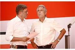 Präsident Claus Vogt (links) und Vizepräsident Rainer Adrion blicken gespannt auf die nächste Mitgliederversammlung des VfB Stuttgart.