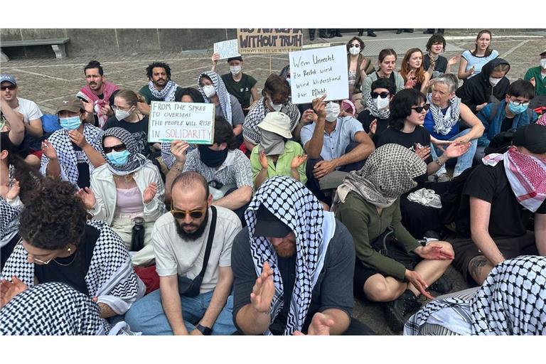 Propalästinensischer Protest auf dem Gelände der Humboldt-Universität Berlin.
