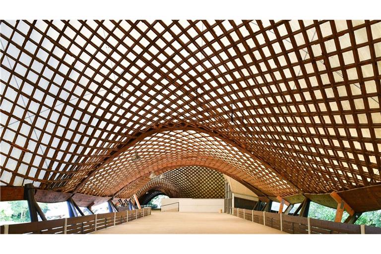 Wird für viele Millionen Euro saniert – die Multihalle Mannheim  mit der   größten freitragenden Holzgitterschalenkonstruktion der Welt, entworfen von Frei Otto.